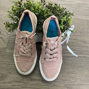 Woman’s pink shoes sz 8/ blowfish